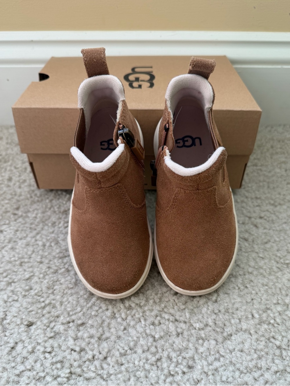 Boy’s Ugg Toddler Hamden Boots Chestnut Sz 8 - Picture 2 of 7